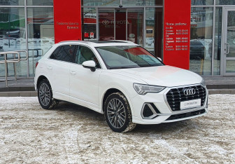 Подержанный автомобиль Audi Q3 2021 года (3 фото)