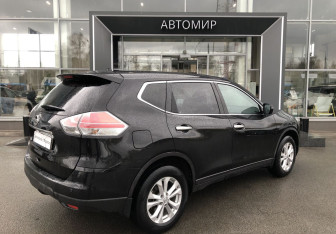 Подержанный автомобиль Nissan X-Trail 2015 года (5 фото)