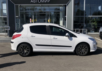 Подержанный автомобиль Peugeot 308 Hatchback 2010 года (4 фото)