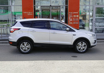 Подержанный автомобиль Ford Kuga 2018 года (4 фото)