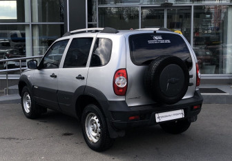 Подержанный автомобиль Chevrolet Niva 2013 года (7 фото)