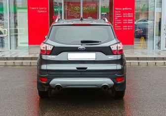 Подержанный автомобиль Ford Kuga 2018 года (6 фото)