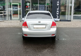 Подержанный автомобиль Kia Cerato Sedan 2008 года (6 фото)