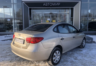 Подержанный автомобиль Hyundai Elantra Sedan 2006 года (5 фото)