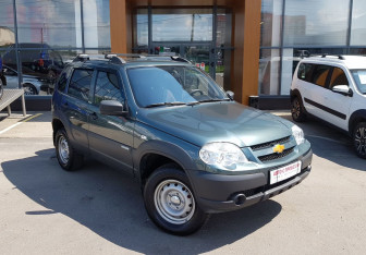 Подержанный автомобиль Chevrolet Niva 2015 года (3 фото)