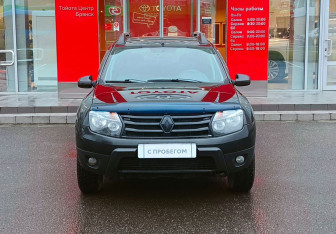 Подержанный автомобиль Renault Duster 2012 года (2 фото)