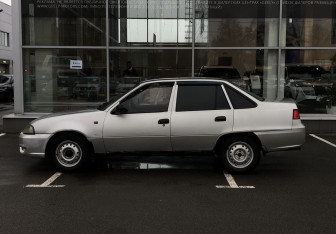 Подержанный автомобиль Daewoo Nexia Sedan 2008 года (8 фото)