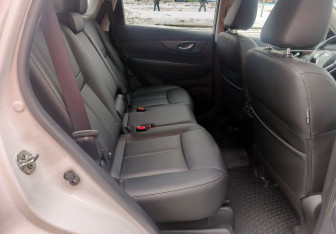 Подержанный автомобиль Nissan X-Trail 2017 года (15 фото)