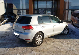 Подержанный автомобиль Volkswagen Golf Hatchback 2011 года (5 фото)