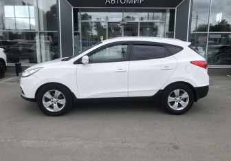 Подержанный автомобиль Hyundai ix35 2012 года (8 фото)