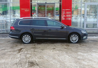Подержанный автомобиль Volkswagen Passat Wagon 2011 года (4 фото)