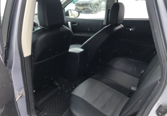 Подержанный автомобиль Nissan Qashqai 2013 года (11 фото)
