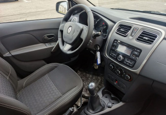 Подержанный автомобиль Renault Logan Sedan 2016 года (14 фото)