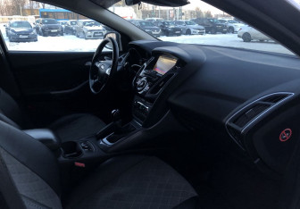 Подержанный автомобиль Ford Focus Hatchback 2014 года (9 фото)