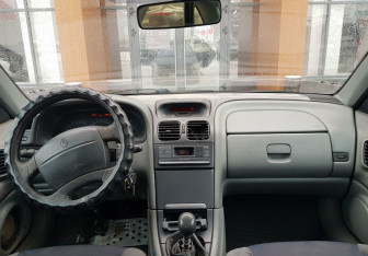 Подержанный автомобиль Renault Laguna Liftback 2000 года (11 фото)
