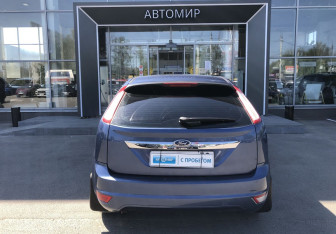 Подержанный автомобиль Ford Focus Hatchback 2009 года (6 фото)