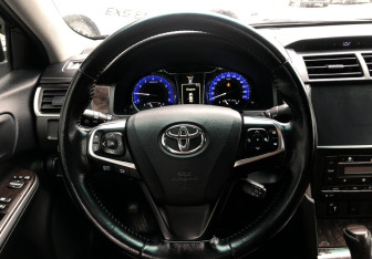Подержанный автомобиль Toyota Camry Sedan 2017 года (12 фото)