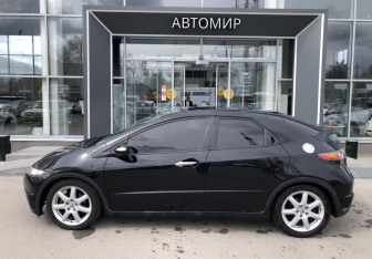 Подержанный автомобиль Honda Civic Hatchback 2008 года (8 фото)
