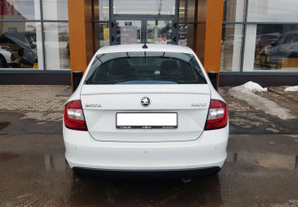 Подержанный автомобиль Skoda Rapid Liftback 2017 года (6 фото)