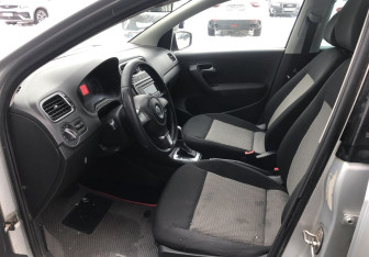 Подержанный автомобиль Volkswagen Polo Sedan 2014 года (9 фото)