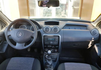 Подержанный автомобиль Renault Duster 2013 года (11 фото)