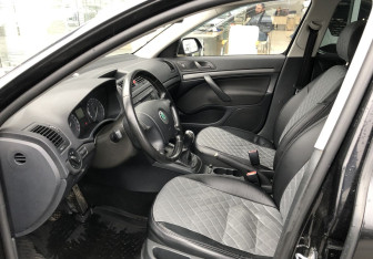 Подержанный автомобиль Skoda Octavia Liftback 2007 года (10 фото)