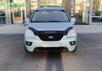 Подержанный автомобиль Kia Carens 2007 года (2 фото)