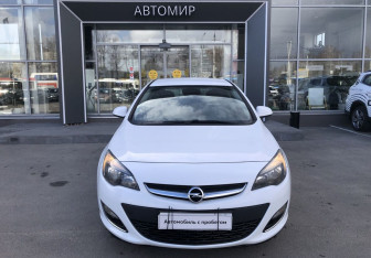 Подержанный автомобиль Opel Astra Hatchback 2013 года (2 фото)