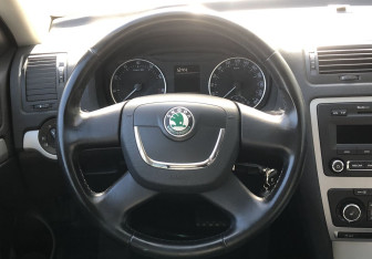 Подержанный автомобиль Skoda Octavia Liftback 2013 года (13 фото)