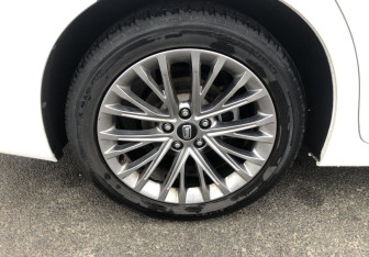 Подержанный автомобиль FAW Bestune B70 2023 года (15 фото)