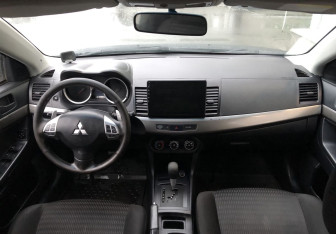 Подержанный автомобиль Mitsubishi Lancer Sedan 2012 года (10 фото)