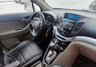 Подержанный автомобиль Chevrolet Orlando 2012 года (14 фото)