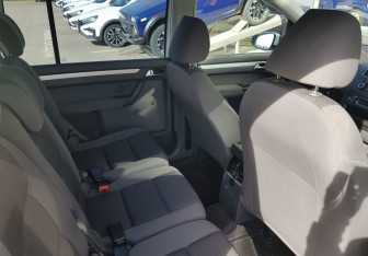 Подержанный автомобиль Volkswagen Touran 2011 года (10 фото)