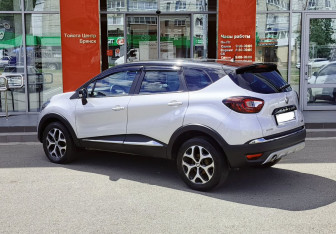 Подержанный автомобиль Renault Kaptur 2020 года (7 фото)