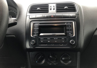 Подержанный автомобиль Volkswagen Polo Sedan 2012 года (14 фото)