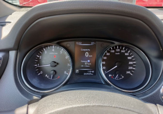 Подержанный автомобиль Nissan X-Trail 2019 года (12 фото)