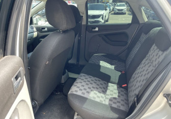 Подержанный автомобиль Ford Focus Sedan 2009 года (11 фото)