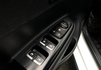 Подержанный автомобиль Kia Rio Hatchback 2017 года (13 фото)