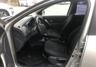 Подержанный автомобиль Renault Logan Sedan 2016 года (9 фото)