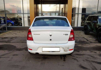 Подержанный автомобиль Renault Logan Sedan 2011 года (6 фото)