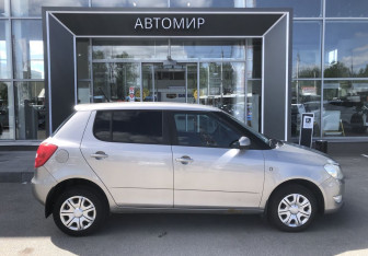 Подержанный автомобиль Skoda Fabia Hatchback 2012 года (4 фото)