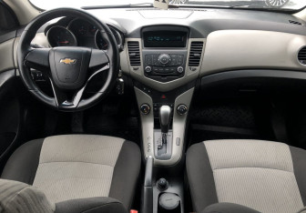 Подержанный автомобиль Chevrolet Cruze Sedan 2011 года (10 фото)