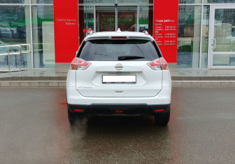 Подержанный автомобиль Nissan X-Trail 2017 года (6 фото)