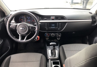 Подержанный автомобиль Kia Rio Hatchback 2018 года (10 фото)