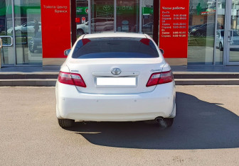 Подержанный автомобиль Toyota Camry Sedan 2011 года (6 фото)