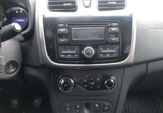 Подержанный автомобиль Renault Logan Sedan 2016 года (14 фото)