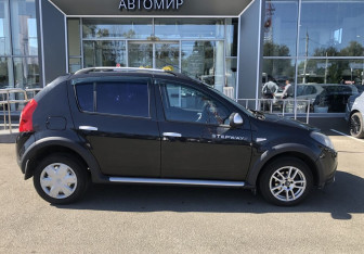 Подержанный автомобиль Renault Sandero 2013 года (4 фото)