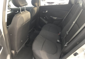 Подержанный автомобиль Kia Rio Sedan 2016 года (11 фото)