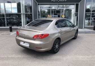 Подержанный автомобиль Peugeot 408 2013 года (5 фото)