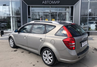 Подержанный автомобиль Kia Ceed Wagon 2010 года (7 фото)